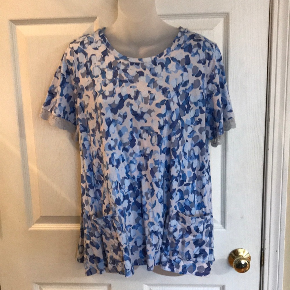 LOGO by Lori Goldstein blue dot print t-shirt with lace trim. Size L. EUC